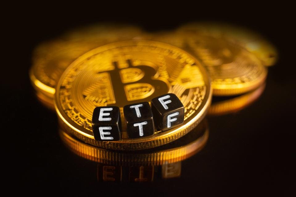 Analyst Backs Spot Bitcoin ETFs To Surpass Gold ETFs In Cumulative Net Inflows