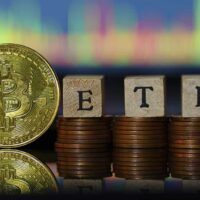 US Spot Bitcoin ETFs Open Q4 2024 With $300 Million Weekly Outflows